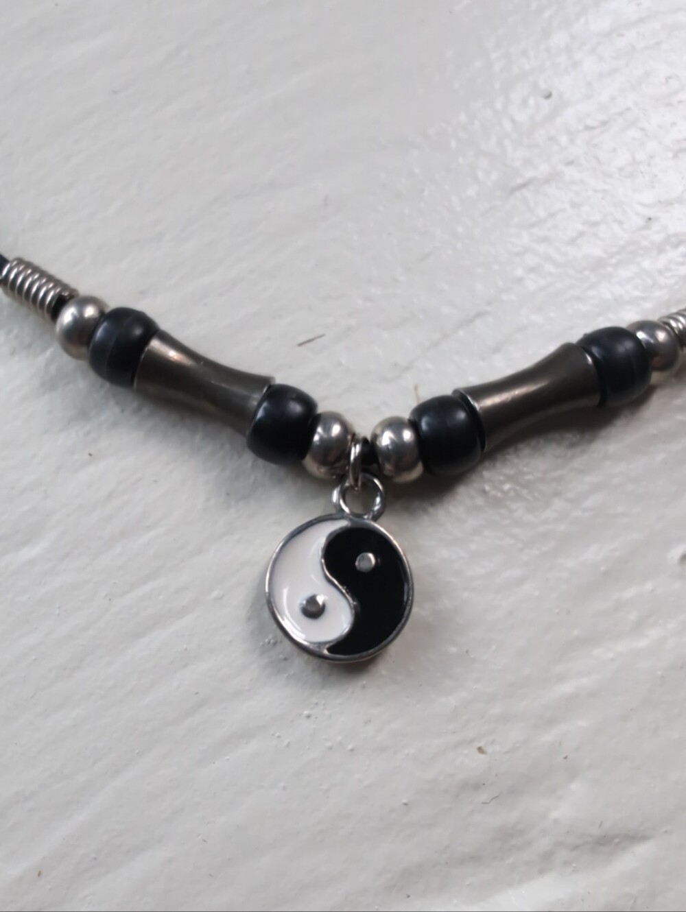 90s or Y2K yin yang cord short necklace with metal beads